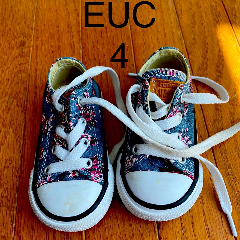 Toddler Converse size 4